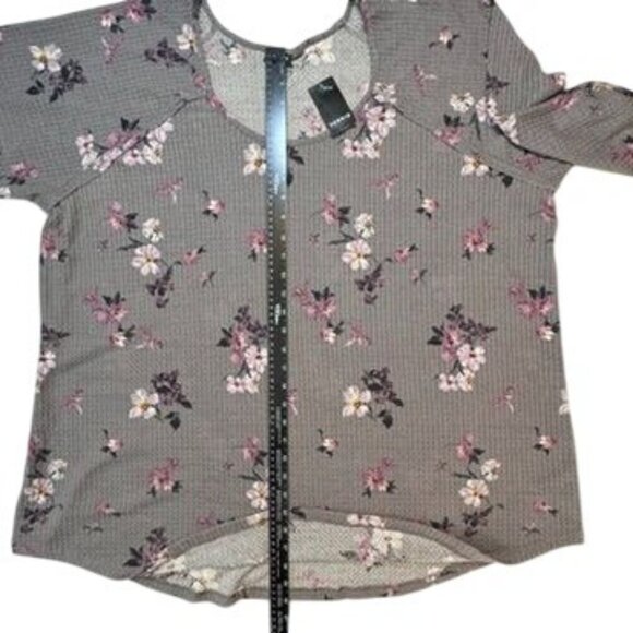 Torrid Floral Waffle Knit Top Sz 5 Gray Multicolor Long Sleeve Scoop Neck NEW - Picture 16 of 16